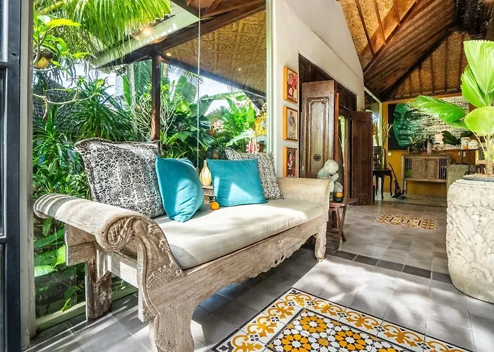 Villa Where Art And Relaxation Meet In Tropical Paradise *